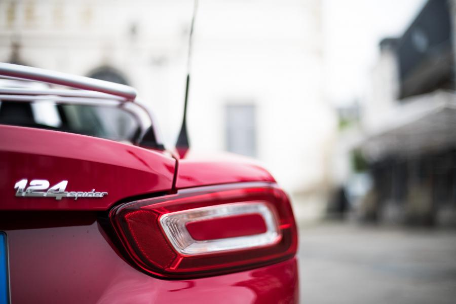 Детали экстерьера Fiat 124 Spider Europa 2017 года  (фото 5 из 19)